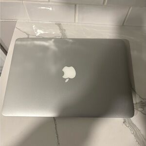 Apple MacBook in Sleek Silver
